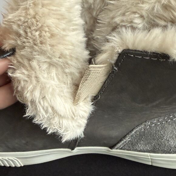 Timberland Gray Ankle Boots with White with fur - Picture 6 of 8